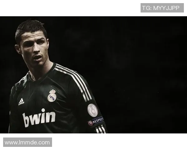 足球明星壁纸双拼设计打造个性化手机桌面完美呈现球场魅力与风采